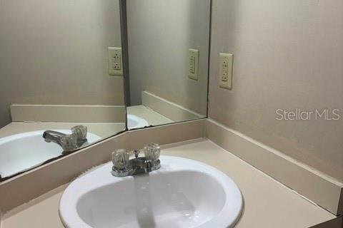 Townhouse in New Port Richey, Florida 2 bedrooms, 114.83 sq.m. № 2215819 - photo 28