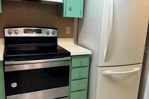 Townhouse in New Port Richey, Florida 2 bedrooms, 114.83 sq.m. № 2215819 - photo 10