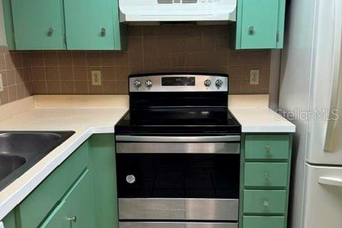 Townhouse in New Port Richey, Florida 2 bedrooms, 114.83 sq.m. № 2215819 - photo 3