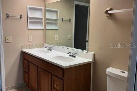 Townhouse in New Port Richey, Florida 2 bedrooms, 114.83 sq.m. № 2215819 - photo 7