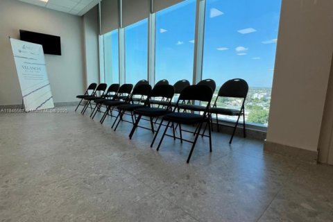 Commercial property in Aventura, Florida № 1888829 - photo 8