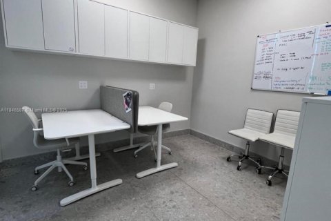 Commercial property in Aventura, Florida № 1888829 - photo 6