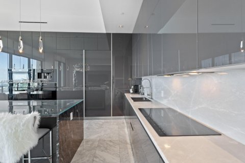 Condo in Miami, Florida, 3 bedrooms  № 1996194 - photo 11