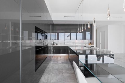 Condo in Miami, Florida, 3 bedrooms  № 1996194 - photo 10