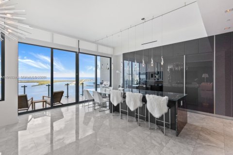 Condo in Miami, Florida, 3 bedrooms  № 1996194 - photo 8