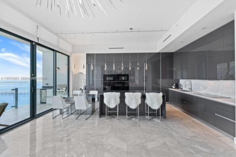 Condo in Miami, Florida, 3 bedrooms  № 1996194 - photo 9