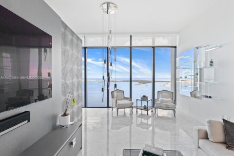 Condo in Miami, Florida, 3 bedrooms  № 1996194 - photo 13