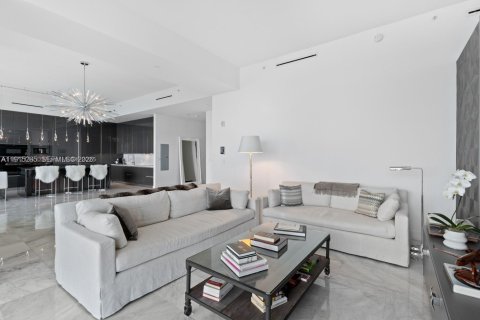 Condo in Miami, Florida, 3 bedrooms  № 1996194 - photo 16