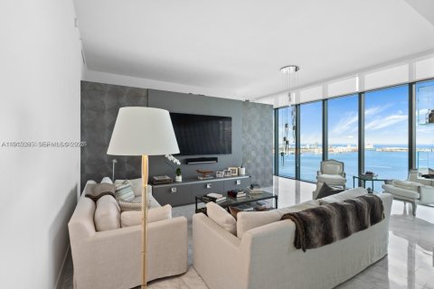 Condo in Miami, Florida, 3 bedrooms  № 1996194 - photo 14