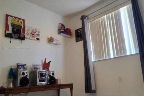Townhouse in Miami, Florida 3 bedrooms, 152.73 sq.m. № 1768260 - photo 18