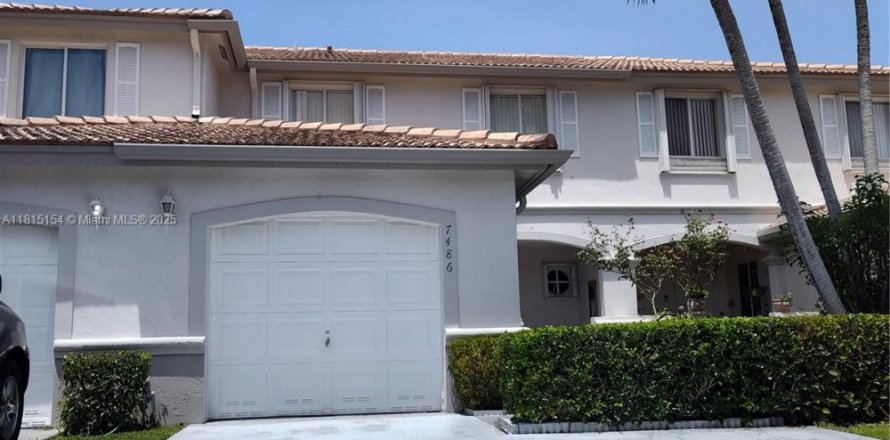 Townhouse in Miami, Florida 3 bedrooms, 152.73 sq.m. № 1768260