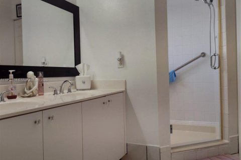 Townhouse in Miami, Florida 3 bedrooms, 152.73 sq.m. № 1768260 - photo 25