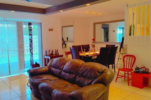 Townhouse in Miami, Florida 3 bedrooms, 152.73 sq.m. № 1768260 - photo 8