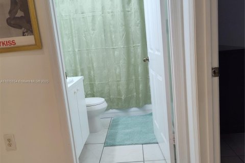 Townhouse in Miami, Florida 3 bedrooms, 152.73 sq.m. № 1768260 - photo 12