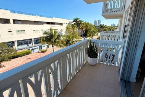 Copropriété à vendre à Miami Beach, Floride: 1 chambre, 72 m2 № 2154679 - photo 4