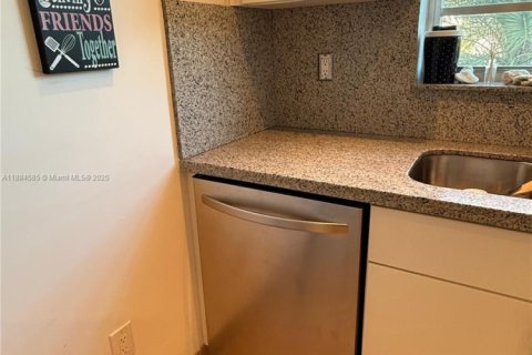 Copropriété à vendre à Miami Beach, Floride: 1 chambre, 72 m2 № 2154679 - photo 16