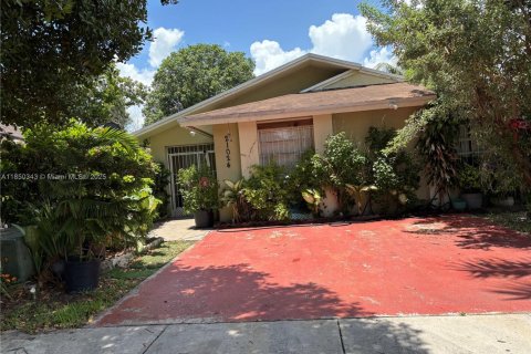 Villa ou maison à vendre à Miami, Floride: 3 chambres, 142.23 m2 № 1858594 - photo 2
