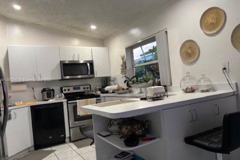 Villa ou maison à vendre à Miami, Floride: 3 chambres, 142.23 m2 № 1858594 - photo 4