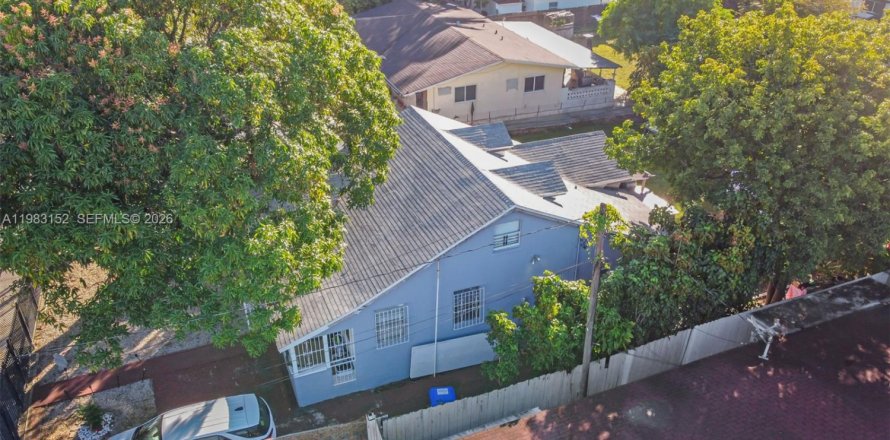 Дом в Майами, Флорида 5 спален, 186.73м2 № 2048133