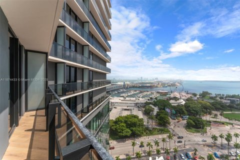 Condo in Miami, Florida, 1 bedroom № 1926884 - photo 1