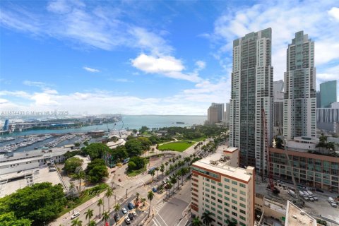 Condo in Miami, Florida, 1 bedroom № 1926884 - photo 3