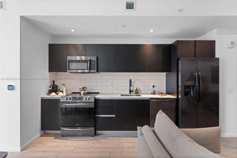 Condo in Miami, Florida, 1 bedroom № 1926884 - photo 6