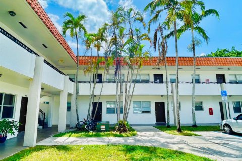 Condominio en Margate, Florida, 2 dormitorios № 2189745