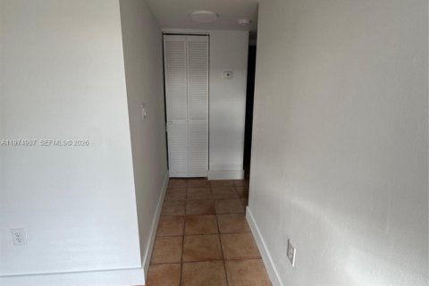 Casa en alquiler en Hialeah, Florida, 2 dormitorios, 107.77 m2 № 2041346 - foto 6