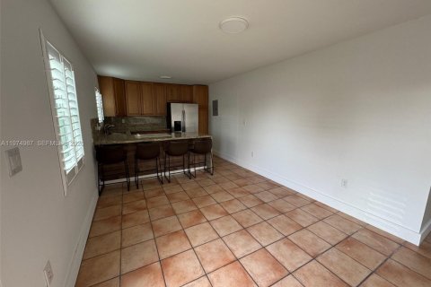 Casa en alquiler en Hialeah, Florida, 2 dormitorios, 107.77 m2 № 2041346 - foto 3