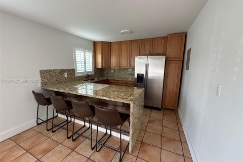 Casa en alquiler en Hialeah, Florida, 2 dormitorios, 107.77 m2 № 2041346 - foto 4