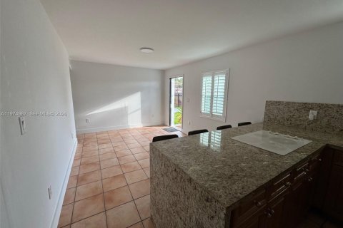Casa en alquiler en Hialeah, Florida, 2 dormitorios, 107.77 m2 № 2041346 - foto 5