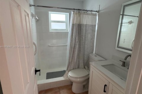 Casa en alquiler en Hialeah, Florida, 2 dormitorios, 107.77 m2 № 2041346 - foto 8