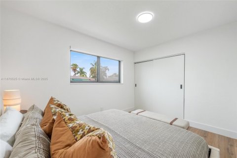 House in Hollywood, Florida 3 bedrooms, 115.29 sq.m. № 1994940 - photo 13