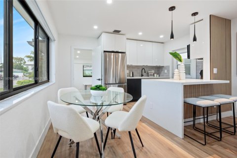 House in Hollywood, Florida 3 bedrooms, 115.29 sq.m. № 1994940 - photo 9