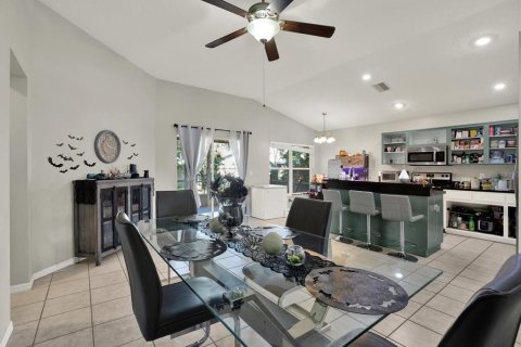 Villa ou maison à vendre à Brandon, Floride: 3 chambres, 157.38 m2 № 2408034 - photo 12