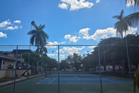 Condo in North Miami, Florida, 2 bedrooms № 2081182 - photo 6
