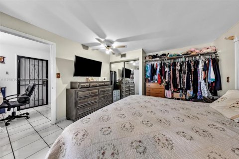 Villa ou maison à vendre à Miami, Floride: 5 chambres, 150.78 m2 № 1972061 - photo 23