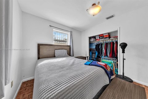 Villa ou maison à vendre à Miami, Floride: 5 chambres, 150.78 m2 № 1972061 - photo 15