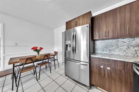 Villa ou maison à vendre à Miami, Floride: 5 chambres, 150.78 m2 № 1972061 - photo 3