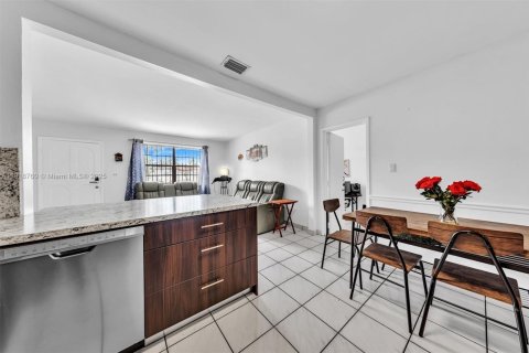 Villa ou maison à vendre à Miami, Floride: 5 chambres, 150.78 m2 № 1972061 - photo 10