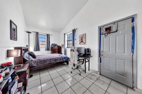 Villa ou maison à vendre à Miami, Floride: 5 chambres, 150.78 m2 № 1972061 - photo 17