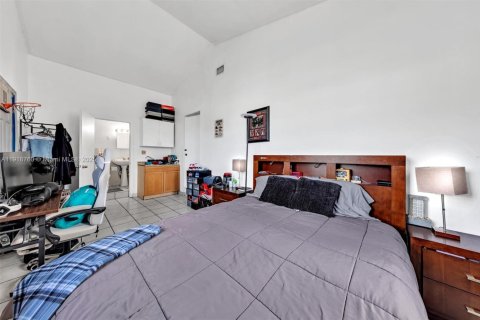 Villa ou maison à vendre à Miami, Floride: 5 chambres, 150.78 m2 № 1972061 - photo 18