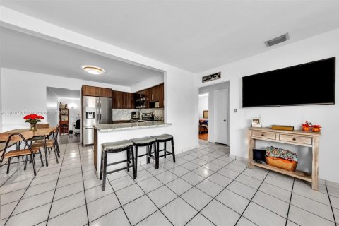 Villa ou maison à vendre à Miami, Floride: 5 chambres, 150.78 m2 № 1972061 - photo 9