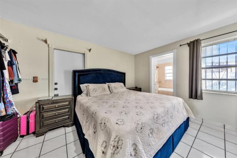 Villa ou maison à vendre à Miami, Floride: 5 chambres, 150.78 m2 № 1972061 - photo 21