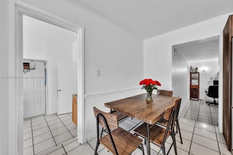 Villa ou maison à vendre à Miami, Floride: 5 chambres, 150.78 m2 № 1972061 - photo 11