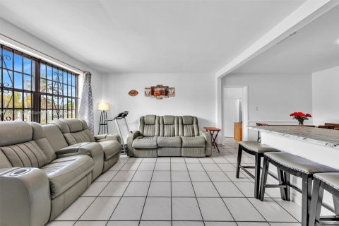 Villa ou maison à vendre à Miami, Floride: 5 chambres, 150.78 m2 № 1972061 - photo 7