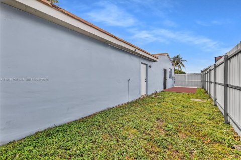 Villa ou maison à vendre à Miami, Floride: 5 chambres, 150.78 m2 № 1972061 - photo 28