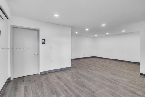 Immobilier commercial à vendre à Hialeah, Floride № 2169685 - photo 4
