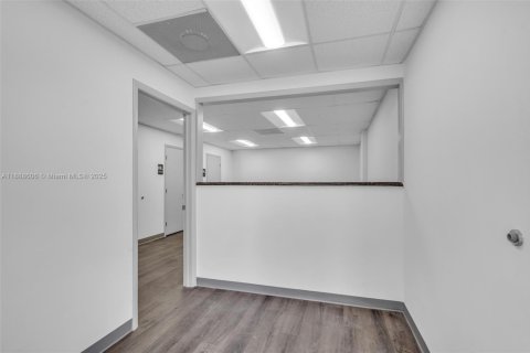 Immobilier commercial à vendre à Hialeah, Floride № 2169685 - photo 5