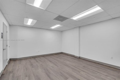 Immobilier commercial à vendre à Hialeah, Floride № 2169685 - photo 6